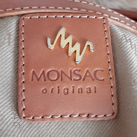 Classic Leather Shoulder Bag - Picture 4 of 9